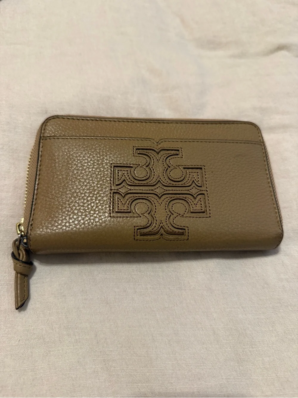 Tory Burch Pebbled Leather Zip Wallet - Olive Taupe
